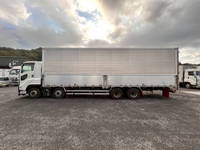 いすゞギガアルミウイング大型（10t）[写真09]