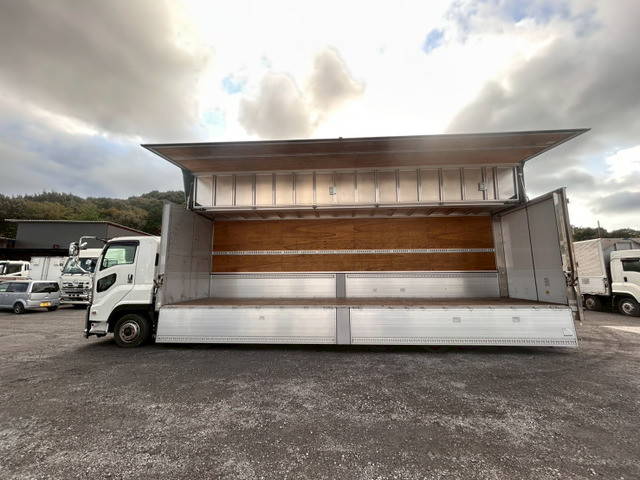 いすゞギガアルミウイング大型（10t）[写真09]