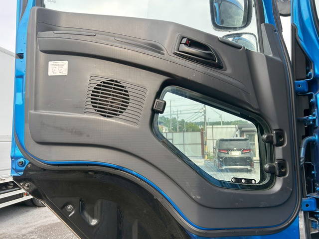 いすゞギガトレーラーヘッド（トラクターヘッド）大型（10t）[写真11]