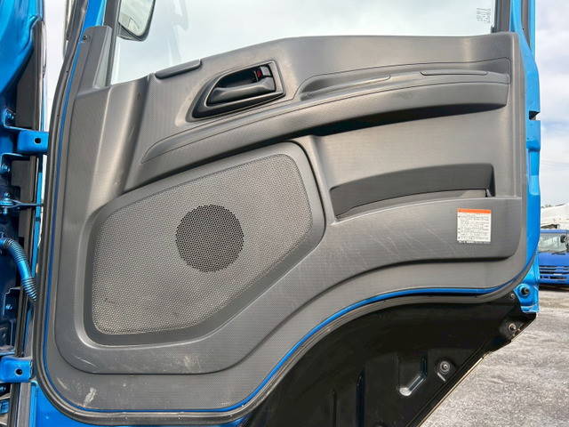 いすゞギガトレーラーヘッド（トラクターヘッド）大型（10t）[写真12]