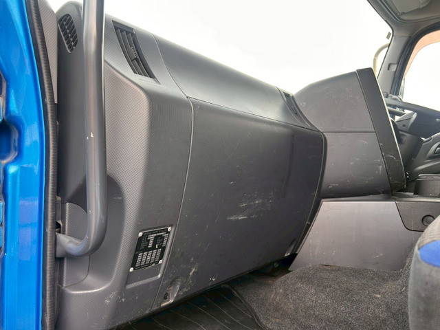 いすゞギガトレーラーヘッド（トラクターヘッド）大型（10t）[写真15]