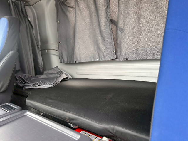 いすゞギガトレーラーヘッド（トラクターヘッド）大型（10t）[写真17]