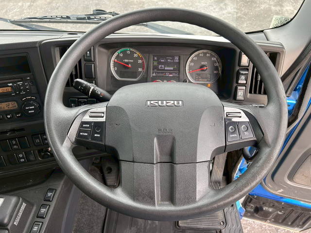 いすゞギガトレーラーヘッド（トラクターヘッド）大型（10t）[写真19]