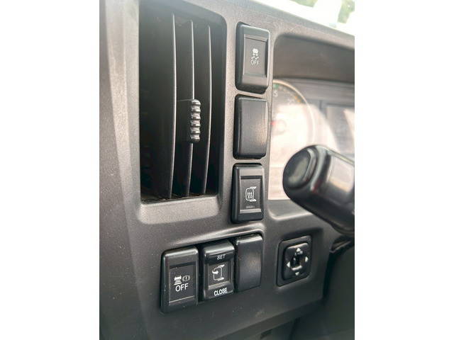 いすゞギガトレーラーヘッド（トラクターヘッド）大型（10t）[写真24]