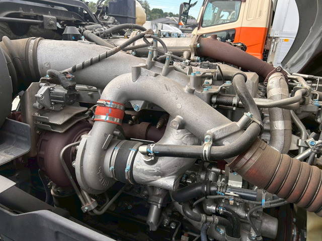 いすゞギガトレーラーヘッド（トラクターヘッド）大型（10t）[写真28]