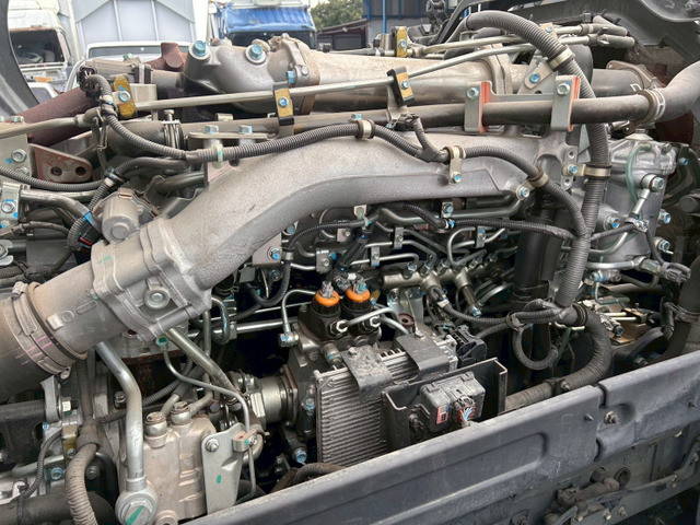 いすゞギガトレーラーヘッド（トラクターヘッド）大型（10t）[写真29]