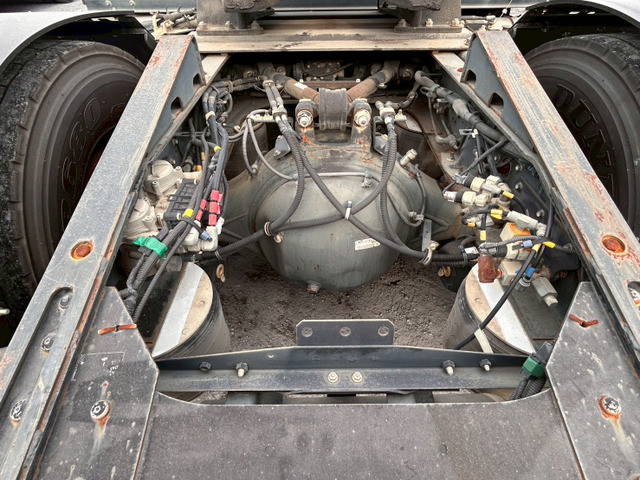 いすゞギガトレーラーヘッド（トラクターヘッド）大型（10t）[写真30]