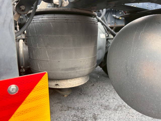 いすゞギガトレーラーヘッド（トラクターヘッド）大型（10t）[写真37]