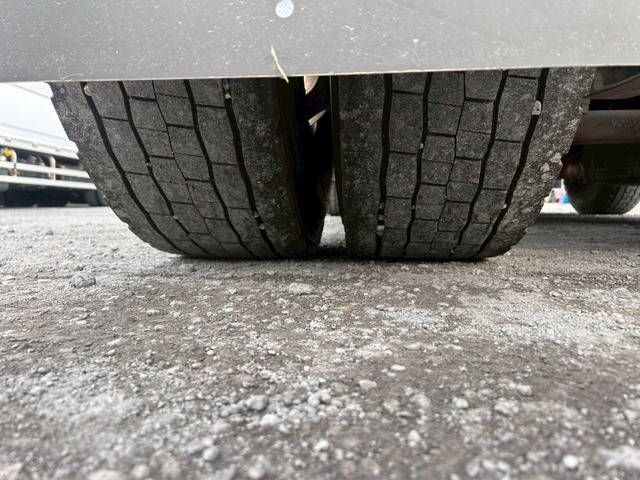 いすゞギガトレーラーヘッド（トラクターヘッド）大型（10t）[写真40]