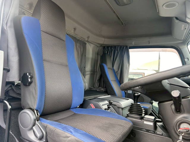 いすゞギガトレーラーヘッド（トラクターヘッド）大型（10t）[写真08]