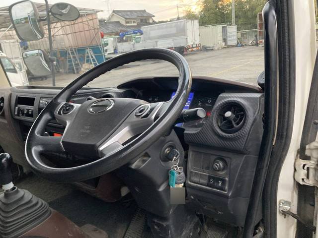 日野レンジャーセルフクレーン4段増トン（6t・8t）[写真33]