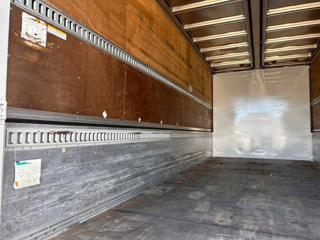 いすゞフォワードアルミウイング中型（4t）[写真12]