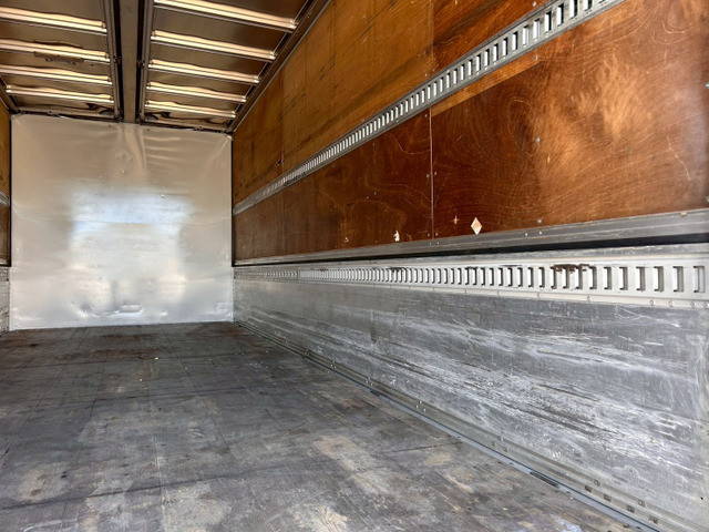 いすゞフォワードアルミウイング中型（4t）[写真14]