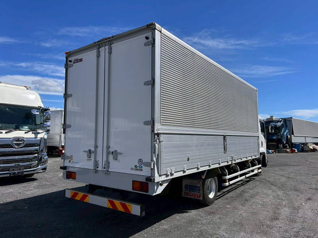 いすゞフォワードアルミウイング中型（4t）[写真02]