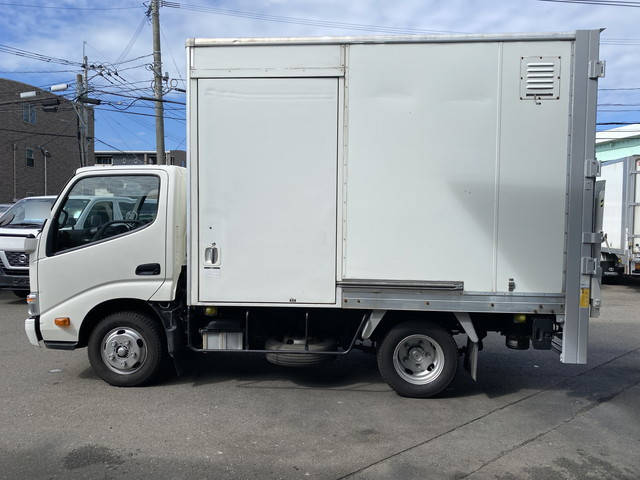 日野デュトロパネルバン小型（2t・3t）[写真04]