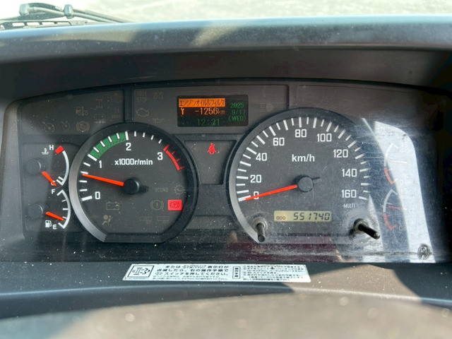 いすゞフォワードアルミウイング中型（4t）[写真24]