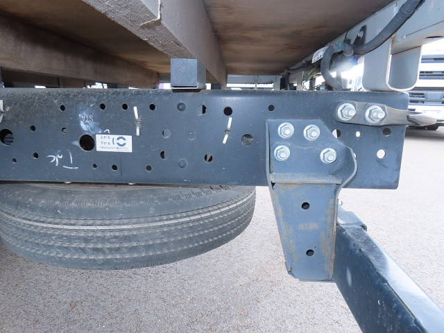 いすゞエルフ平ボディ小型（2t・3t）[写真11]