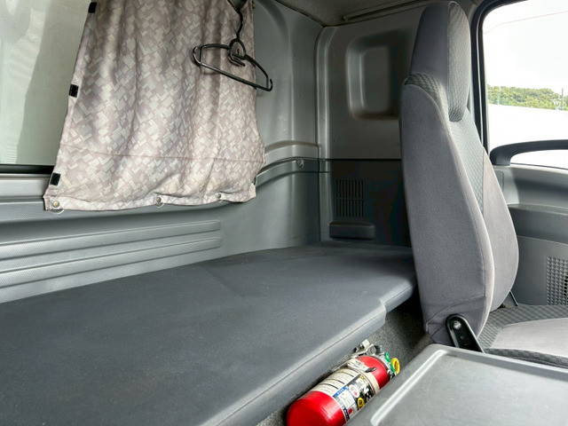 いすゞフォワードアルミウイング中型（4t）[写真18]