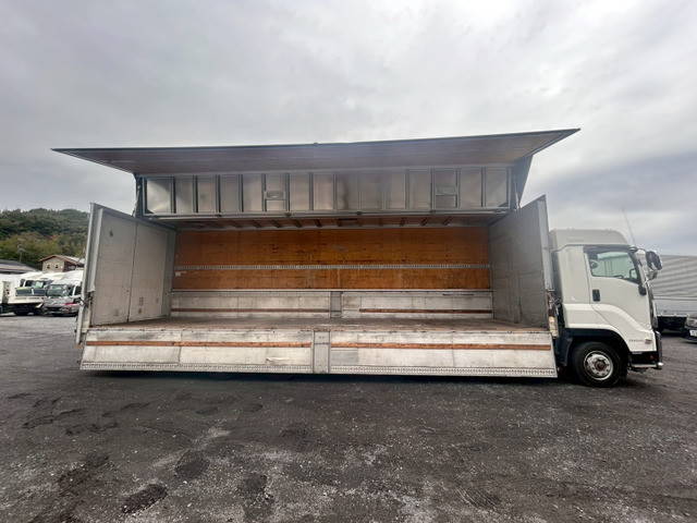 いすゞギガアルミウイング大型（10t）[写真10]