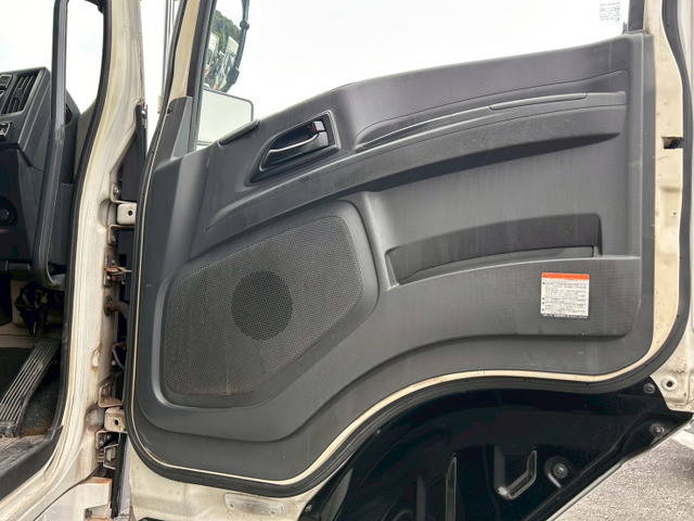 いすゞギガアルミウイング大型（10t）[写真15]