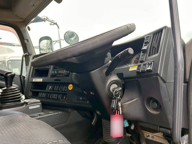 いすゞギガアルミウイング大型（10t）[写真16]