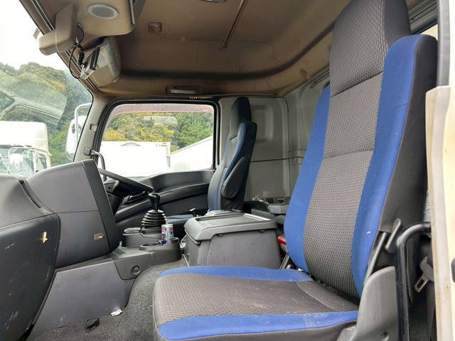 いすゞギガアルミウイング大型（10t）[写真17]