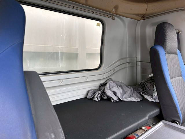 いすゞギガアルミウイング大型（10t）[写真18]