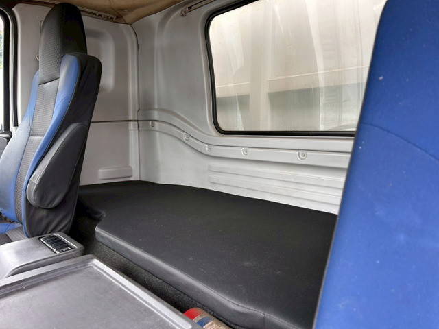 いすゞギガアルミウイング大型（10t）[写真19]