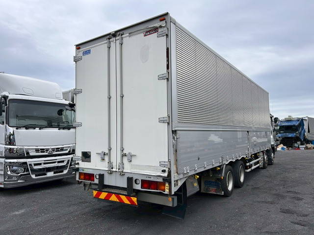 いすゞギガアルミウイング大型（10t）[写真02]