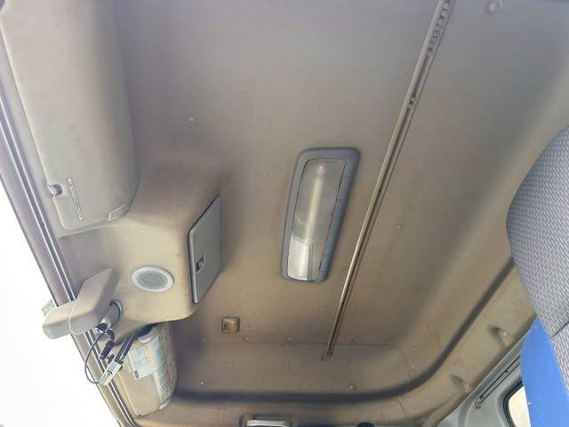 いすゞギガアルミウイング大型（10t）[写真20]