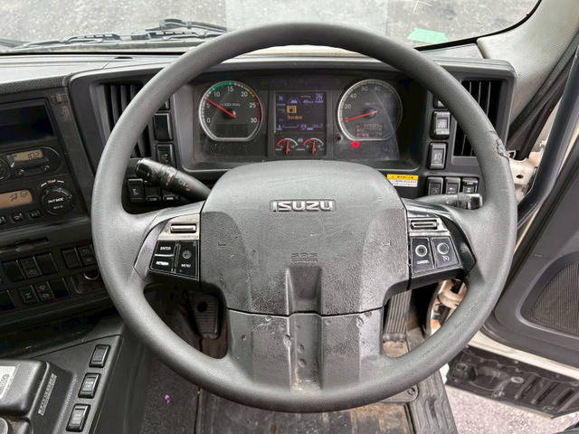 いすゞギガアルミウイング大型（10t）[写真21]