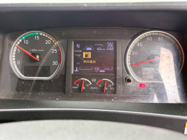 いすゞギガアルミウイング大型（10t）[写真22]