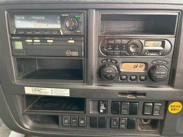 いすゞギガアルミウイング大型（10t）[写真24]