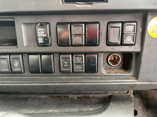 いすゞギガアルミウイング大型（10t）[写真25]