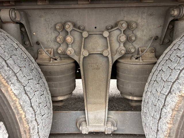 いすゞギガアルミウイング大型（10t）[写真38]