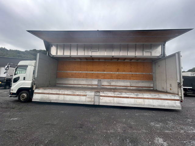 いすゞギガアルミウイング大型（10t）[写真09]