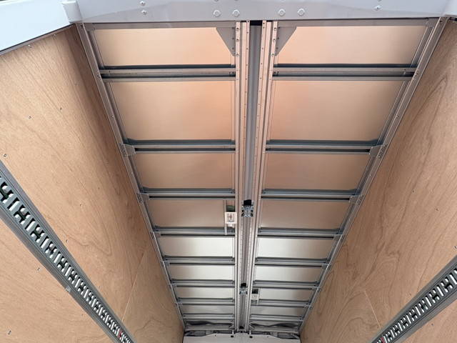 三菱ふそうキャンターアルミウイング小型（2t・3t）[写真13]