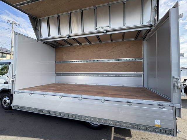 三菱ふそうキャンターアルミウイング小型（2t・3t）[写真16]
