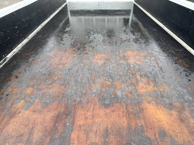 日野デュトロ平ボディ小型（2t・3t）[写真10]