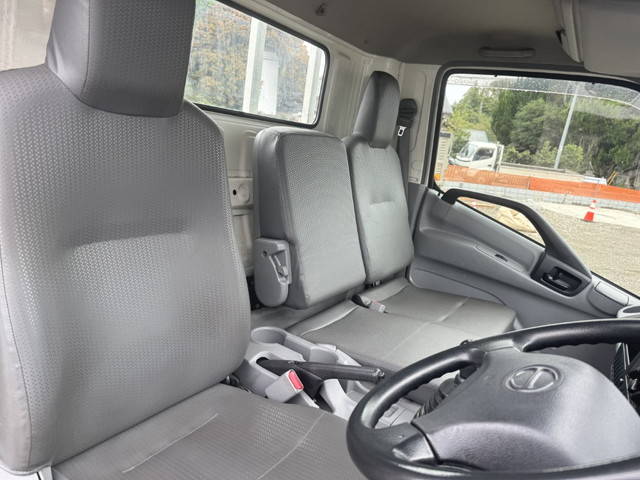 日野デュトロ平ボディ小型（2t・3t）[写真14]