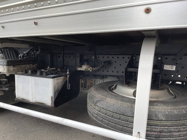 いすゞエルフアルミバン小型（2t・3t）[写真16]