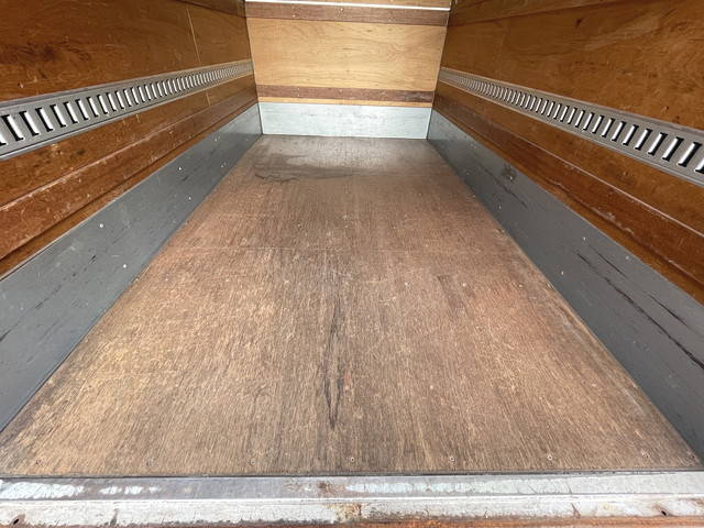 いすゞエルフアルミバン小型（2t・3t）[写真08]