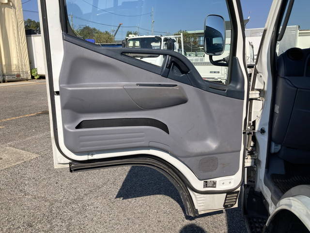 三菱ふそうキャンタークレーン3段小型（2t・3t）[写真29]