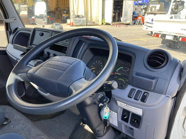 三菱ふそうキャンタークレーン3段小型（2t・3t）[写真35]