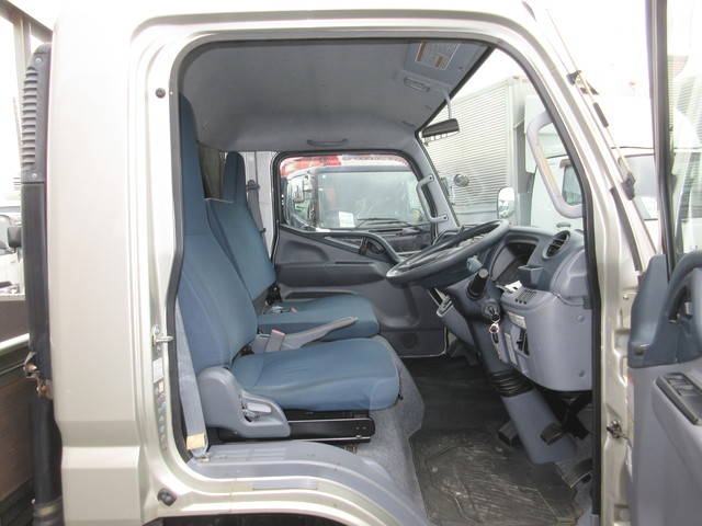 三菱ふそうキャンター平ボディ小型（2t・3t）[写真10]