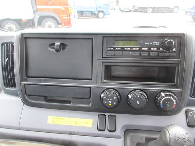 三菱ふそうキャンター平ボディ小型（2t・3t）[写真12]