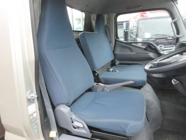 三菱ふそうキャンター平ボディ小型（2t・3t）[写真15]