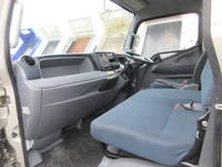 三菱ふそうキャンター平ボディ小型（2t・3t）[写真18]