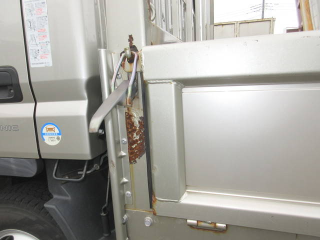 三菱ふそうキャンター平ボディ小型（2t・3t）[写真32]