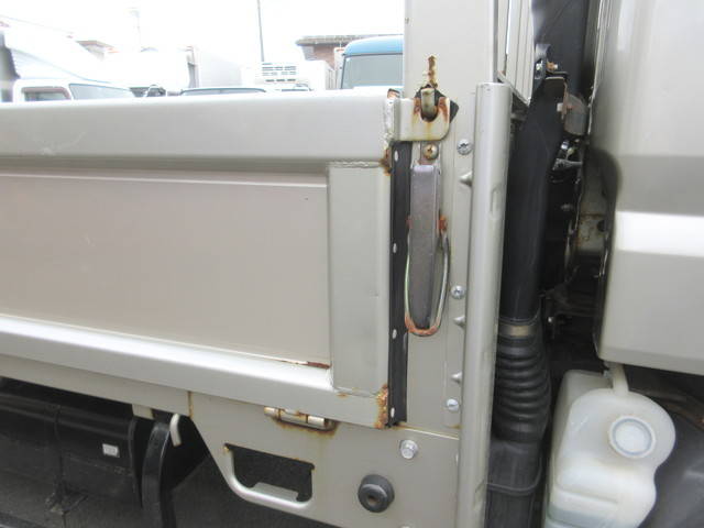 三菱ふそうキャンター平ボディ小型（2t・3t）[写真33]